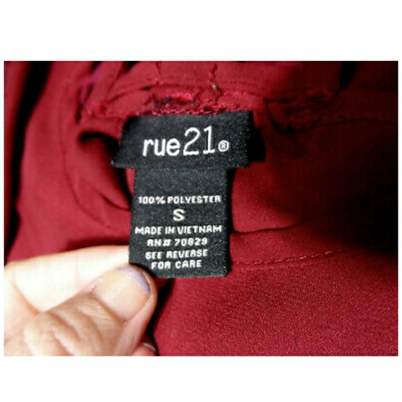 RUE21 Caged back Tank top S Wine Red Scoop neck Sexy blouse - Picture 5 of 5